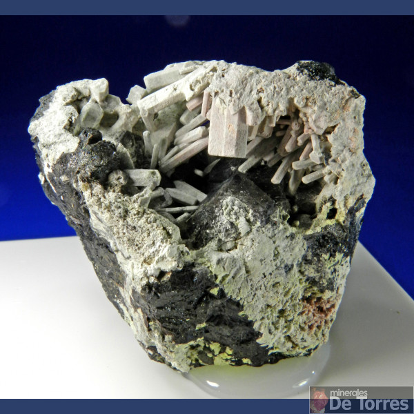 Resultado de imagen de nefelina mineral